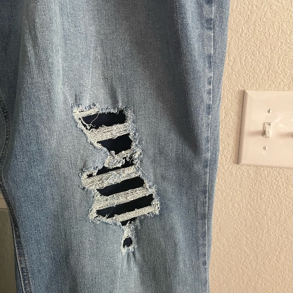Plus Size Ripped Jeans. - Picture 5 of 7